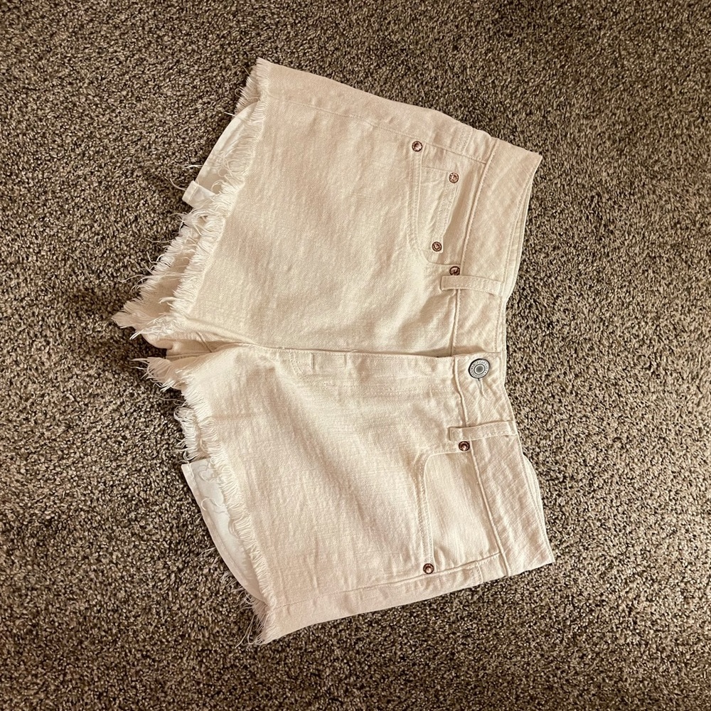 American Eagle white shorts with flag pockets